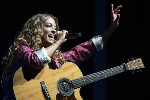 Sofía Ellar Performs in Madrid, Spain - 17 Oct 2026 Singer Sofía Ellar performs during a concert at the Plaza de Espana in Madrid. Madrid Spain Copyright: xAtilanoxGarciax xSOPAxImagesx PHOTO12790