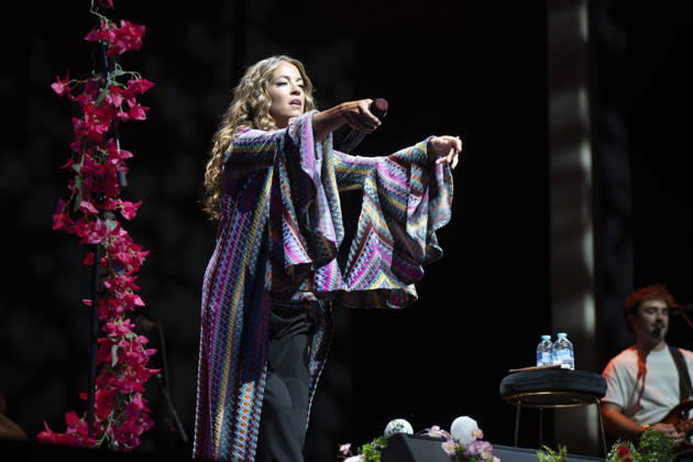October 17, 2026, Madrid, Spain: Singer Sofia Ellar performs during a concert at the Plaza de Espana in Madrid. Madrid Spain  - ZUMAs197 20261017_aaa_s197_144 Copyright: xAtilanoxGarciax
