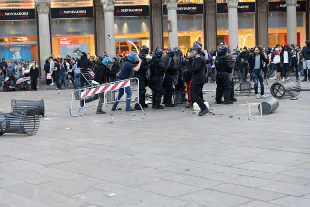 IPA89812350 - Milan, October 17, 2026: Italia in Piazza demonstration; violent clashes between police and the student movement  Copyright: xFrancescoxEnriquezx xFrancescoxEnriquezx IPA89812350
