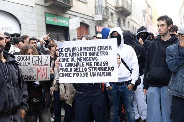 IPA89816961 - Milan, October 17, 2026: Italia in Piazza demonstration; violent clashes between police and the student movement  Copyright: xFrancescoxEnriquezx xFrancescoxEnriquezx IPA89816961