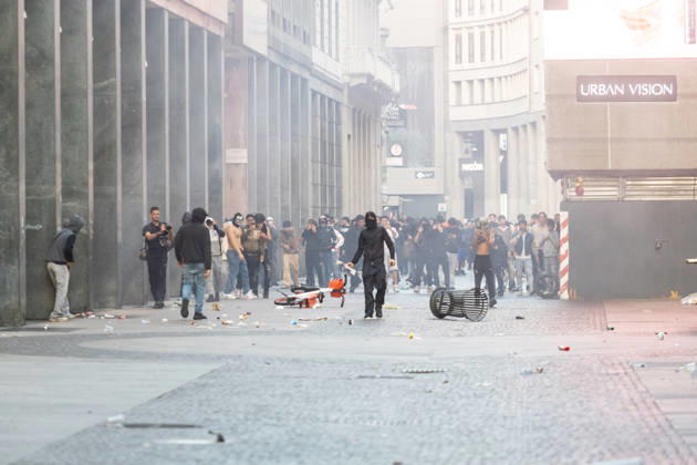 IPA89816576 - Milan, October 17, 2026: Italia in Piazza demonstration; violent clashes between police and the student movement  Copyright: xFrancescoxEnriquezx xFrancescoxEnriquezx IPA89816576
