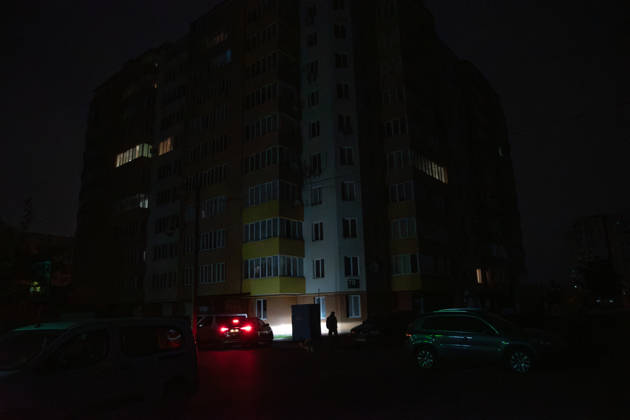 Power outage amid the Russia-Ukraine war in Lviv LVIV, UKRAINE – OCTOBER 17: People walk along dark streets during a power outage amid the Russia-Ukraine war and dropping temperatures in Lviv, Ukraine, on October 17, 2026. On the night of October 17, Russian forces launched a massive, combined-arms strike, targeting areas including the western regions of Ukraine. The energy sector was the primary target of the attacks. According to President Zelensky, the Russians inflicted one of the biggest blows to the Ukrainian energy sector today. Power outage schedules have been introduced across Ukraine. Olena Znak Anadolu L vivs ka Oblast Ukraine. Editorial use only. Please get in touch for any other usage.  Copyright: x2026xAnadoluxOlenaxZnakx