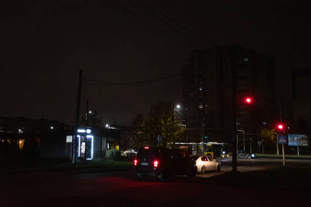 Power outage amid the Russia-Ukraine war in Lviv LVIV, UKRAINE – OCTOBER 17: People walk along dark streets during a power outage amid the Russia-Ukraine war and dropping temperatures in Lviv, Ukraine, on October 17, 2026. On the night of October 17, Russian forces launched a massive, combined-arms strike, targeting areas including the western regions of Ukraine. The energy sector was the primary target of the attacks. According to President Zelensky, the Russians inflicted one of the biggest blows to the Ukrainian energy sector today. Power outage schedules have been introduced across Ukraine. Olena Znak Anadolu L vivs ka Oblast Ukraine. Editorial use only. Please get in touch for any other usage.  Copyright: x2026xAnadoluxOlenaxZnakx