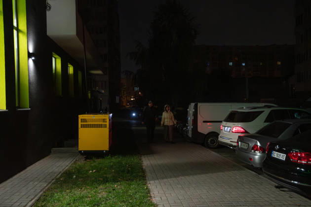 Power outage amid the Russia-Ukraine war in Lviv LVIV, UKRAINE – OCTOBER 17: People walk along dark streets during a power outage amid the Russia-Ukraine war and dropping temperatures in Lviv, Ukraine, on October 17, 2026. On the night of October 17, Russian forces launched a massive, combined-arms strike, targeting areas including the western regions of Ukraine. The energy sector was the primary target of the attacks. According to President Zelensky, the Russians inflicted one of the biggest blows to the Ukrainian energy sector today. Power outage schedules have been introduced across Ukraine. Olena Znak Anadolu L vivs ka Oblast Ukraine. Editorial use only. Please get in touch for any other usage.  Copyright: x2026xAnadoluxOlenaxZnakx