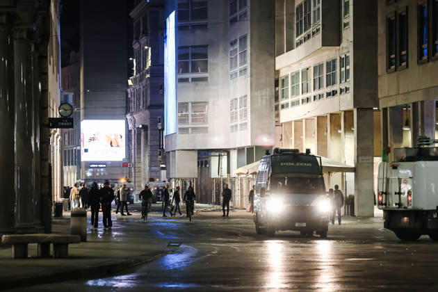 IPA89830546 - Milan: Damage caused by clashes between protesters and police during the Italia in Piazza demonstration against the high cost of living in the city center. Pictured: Police and Carabinieri on Corso Vittorio Emanuele II Copyright: xAlessandroxBremecx xx IPA89830546