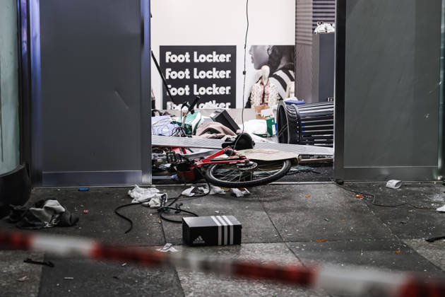 IPA89830538 - Milan: Damage caused by clashes between protesters and police during the Italia in Piazza demonstration against the high cost of living in the city center. Pictured: Damage to the Foot Locker store on Corso Vittorio Emanuele II Copyright: xAlessandroxBremecx xx IPA89830538