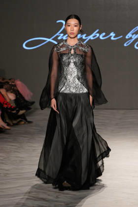(261018) -- VANCOUVER, Oct. 18, 2026 -- A model presents a creation by Chinese fashion designer Jumper Zhang during Vancouver Fashion Week 2026 in Vancouver, British Columbia, Canada, on Oct. 17, 2026. (Photo by Liang Sen Xinhua) CANADA-VANCOUVER FASHION WEEK 2026 LinxWei 