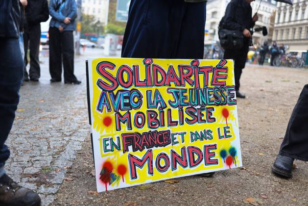 Berlin Rally Supports French Students BERLIN, GERMANY, OCTOBER 17, 2026: Demonstrators gather in solidarity with students protesting in France, calling for better education funding and improved school conditions. The rally forms part of solidarity actions supporting the French student movement. Berlin Berlin Germany Copyright: x xZairaxBiaginix xJNAxPressx
