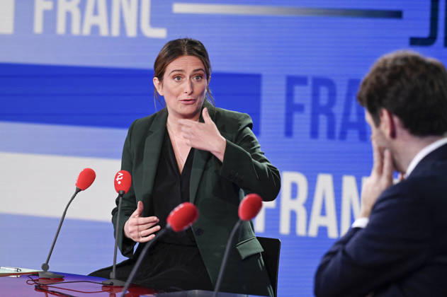 Marine Tondelier on Franc Jeu - Paris Leader of the Ecologists and French candidate for presidency Marine Tondelier poses for pictures for Franc Jeu on France 2 channel in Paris, France on October 18, 2026. Photo by Stephane Le Tellec ABACAPRESS.COM Paris France Copyright: xLexTellecxStephane ABACAx