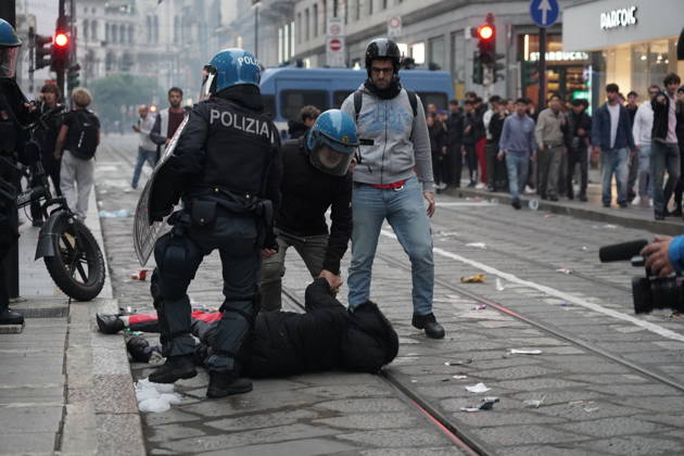 RECORD DATE NOT STATED IPA89866441 - Milan: Clashes and looting by hooded youths continued in the city center the day after the demonstration on Saturday, the 17th; many hooded individuals were detained and taken to police headquarters.  Copyright: xx xEmanuelexDexCarlix IPA89866441