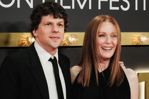 Entertainment Bilder des Tages Closing Night Gala Of The Debut on Sunday 18 October 2026 Jesse Eisenberg, Julianne Moore attends the red carpet for Closing Night Gala Of The Debut screening during the London Film Festival 2026 on Sunday 18 October 2026 at Royal Festival Hall, London. ., Credit:Julie Edwards Avalon  Copyright: xJuliexEdwardsx xAvalonx 1144506503