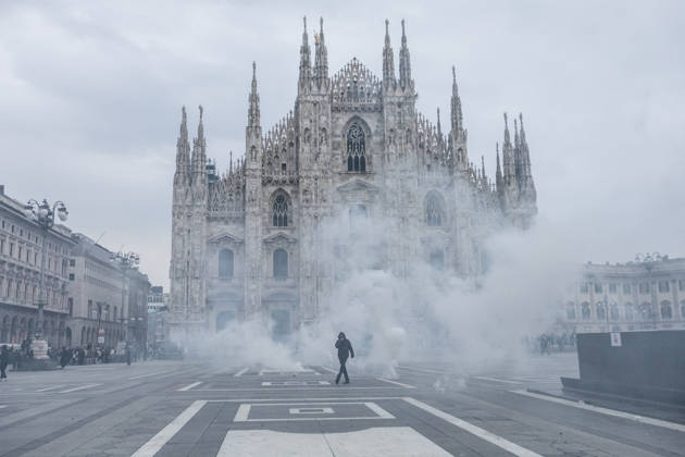 Police detain 160 as unrest continues for second day in Milan MILAN, ITALY - OCTOBER 18: Police carry out numerous detentions and arrests as protesters, including many young demonstrators, flee from law enforcement during urban unrest following demonstrations against the high cost of living in Milan, Italy, on October 18, 2026. Damage to shops and public property was reported across the city amid the clashes. Andrea Carrubba Anadolu Milan Italy. Editorial use only. Please get in touch for any other usage.  Copyright: x2026xAnadoluxAndreaxCarrubbax