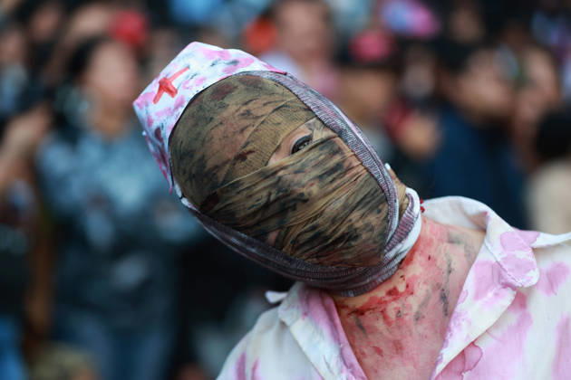 Thousands join annual Zombie Walk in Mexico City MEXICO CITY, MEXICO - OCTOBER 18: A person in costume takes part in the annual Zombie Walk along the streets of the historic center in Mexico City, Mexico, on October 18, 2026. Thousands of people dressed as zombies and horror movie characters gather for the event, which is held annually in major cities around the world. Daniel Cardenas Anadolu Mexico City Mexico. Editorial use only. Please get in touch for any other usage.  Copyright: x2026xAnadoluxDanielxCardenasx