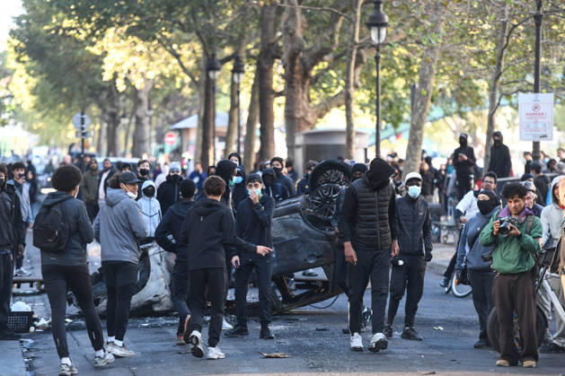 Graves incidents dans le centre de Paris Graves incidents dans le centre de Paris, France, le 18 octobre 2026, après des affrontements avec les forces de l ordre et des pillages au lendemain de la journée de mobilisation du 17 octobre 2026. Photo by Florian Poitout ABACAPRESS.COM Paris France  Copyright: xPoitoutxFlorian ABACAx