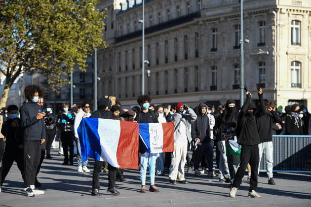 Graves incidents dans le centre de Paris Graves incidents dans le centre de Paris, France, le 18 octobre 2026, après des affrontements avec les forces de l ordre et des pillages au lendemain de la journée de mobilisation du 17 octobre 2026. Photo by Florian Poitout ABACAPRESS.COM Paris France  Copyright: xPoitoutxFlorian ABACAx