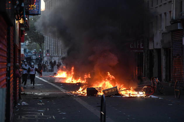 Graves incidents dans le centre de Paris Graves incidents dans le centre de Paris, France, le 18 octobre 2026, après des affrontements avec les forces de l ordre et des pillages au lendemain de la journée de mobilisation du 17 octobre 2026. Photo by Florian Poitout ABACAPRESS.COM Paris France  Copyright: xPoitoutxFlorian ABACAx
