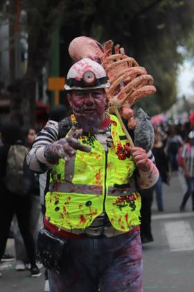 19th annual Zombie Walk Mexico 2026 MEXICO CITY, MEXICO - OCTOBER 18, 2026: Participants in the 19th annual Zombie Walk Mexico 2026, dressed as the living dead, monsters, and horror characters, gather at the Monument to the Revolution in Mexico City. Mexico City Mexico Copyright: x xCarlosxSantiagox xJNAxPressx