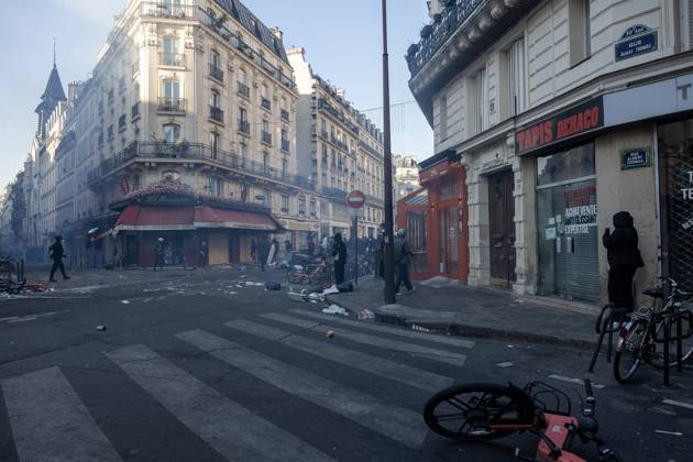 October 18, 2026, Paris, France: PARIS, FRANCE - OCTOBER 18, 2026: Protesters clash with police near Place de la RÃ publique in Paris during a protest against austerity. Protesters set up makeshift barricades and start fires in the square and surrounding streets. After police clear the square, protesters attack nearby shops. Paris France - ZUMAq101 20261018_zna_q101_289 Copyright: xOualidxAbdellaouix