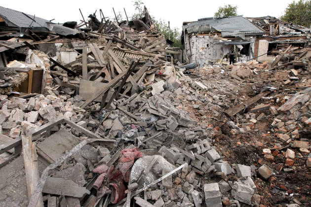 Russian troops hit Dnipro with guided bombs A man and a woman stand among the rubble near a house damaged by a bombardment in Dnipro, Ukraine, on October 19, 2026. On Monday morning, forces launched guided aerial bombs at the eastern city, damaging private homes and infrastructure. An 84-year-old woman was hospitalised in moderate condition. Dnipro Ukraine Copyright: xMykolaxMiakshykovx originalFilename: ukrinform-russiant261019_npaKE