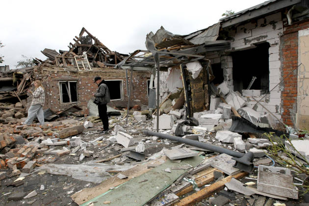 Russian troops hit Dnipro with guided bombs A man and a woman stand among the rubble near a house damaged by a bombardment in Dnipro, Ukraine, on October 19, 2026. On Monday morning, forces launched guided aerial bombs at the eastern city, damaging private homes and infrastructure. An 84-year-old woman was hospitalised in moderate condition. Dnipro Ukraine Copyright: xMykolaxMiakshykovx originalFilename: ukrinform-russiant261019_npcLc
