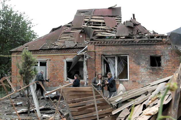 Russian troops hit Dnipro with guided bombs People stand outside a house damaged by a Russian bombardment in Dnipro, Ukraine, on October 19, 2026. On Monday morning, Russian forces launched guided aerial bombs at the eastern city, damaging private homes and infrastructure. An 84-year-old woman was hospitalised in moderate condition. Dnipro Ukraine Copyright: xMykolaxMiakshykovx originalFilename: ukrinform-russiant261019_npFSa