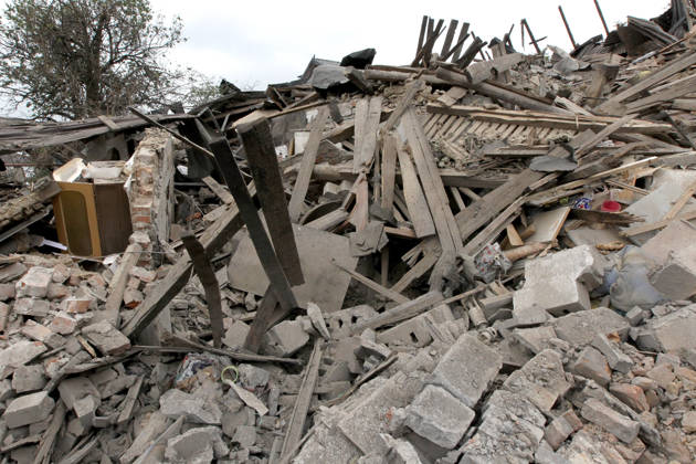 Russian troops hit Dnipro with guided bombs The premises of a house are reduced to rubble by a Russian bombardment in Dnipro, Ukraine, on October 19, 2026. On Monday morning, Russian forces launched guided aerial bombs at the eastern city, damaging private homes and infrastructure. An 84-year-old woman was hospitalised in moderate condition. Dnipro Ukraine Copyright: xMykolaxMiakshykovx originalFilename: ukrinform-russiant261019_npfX2