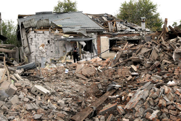 Russian troops hit Dnipro with guided bombs A man and a woman stand among the rubble near a house damaged by a bombardment in Dnipro, Ukraine, on October 19, 2026. On Monday morning, forces launched guided aerial bombs at the eastern city, damaging private homes and infrastructure. An 84-year-old woman was hospitalised in moderate condition. Dnipro Ukraine Copyright: xMykolaxMiakshykovx originalFilename: ukrinform-russiant261019_npkxt
