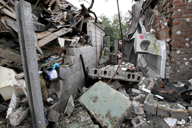 Russian troops hit Dnipro with guided bombs The premises of a house are reduced to rubble by a Russian bombardment in Dnipro, Ukraine, on October 19, 2026. On Monday morning, Russian forces launched guided aerial bombs at the eastern city, damaging private homes and infrastructure. An 84-year-old woman was hospitalised in moderate condition. Dnipro Ukraine Copyright: xMykolaxMiakshykovx originalFilename: ukrinform-russiant261019_npMd7