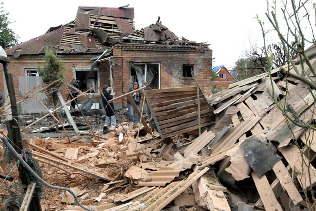 Russian troops hit Dnipro with guided bombs People stand outside a house damaged by a Russian bombardment in Dnipro, Ukraine, on October 19, 2026. On Monday morning, Russian forces launched guided aerial bombs at the eastern city, damaging private homes and infrastructure. An 84-year-old woman was hospitalised in moderate condition. Dnipro Ukraine Copyright: xMykolaxMiakshykovx originalFilename: ukrinform-russiant261019_npnQV