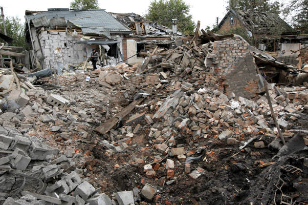 Russian troops hit Dnipro with guided bombs A man and a woman stand among the rubble near a house damaged by a bombardment in Dnipro, Ukraine, on October 19, 2026. On Monday morning, forces launched guided aerial bombs at the eastern city, damaging private homes and infrastructure. An 84-year-old woman was hospitalised in moderate condition. Dnipro Ukraine Copyright: xMykolaxMiakshykovx originalFilename: ukrinform-russiant261019_npVZM
