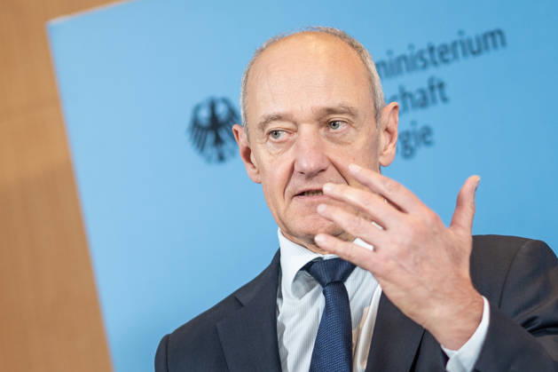 Roland Busch, CEO Siemens AG;Übergabe Standortbericht der Initiative Made for Germany an Bundeswirtschaftsministerin, Berlin Berlin Deutschland BMWI