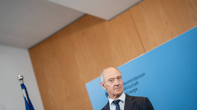 Roland Busch, CEO Siemens AG;Übergabe Standortbericht der Initiative Made for Germany an Bundeswirtschaftsministerin, Berlin Berlin Deutschland BMWI