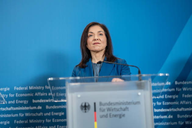 Katherina Reiche, Bundesministerin für Wirtschaft und Energie;Übergabe Standortbericht der Initiative Made for Germany an Bundeswirtschaftsministerin, Berlin Berlin Deutschland BMWI
