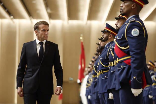 President Macron Visit To Middle East - Abu Dhabi French President Emmanuel Macron reviews troops upon his arrival at Zayed International Airport in Abu Dhabi, United Arab Emirates, October 19, 2026. Photo by Benoit Tessier Pool ABACAPRESS.COM Abu Dhabi United Arab Emirates Copyright: xTessierxBenoit Pool ABACAx