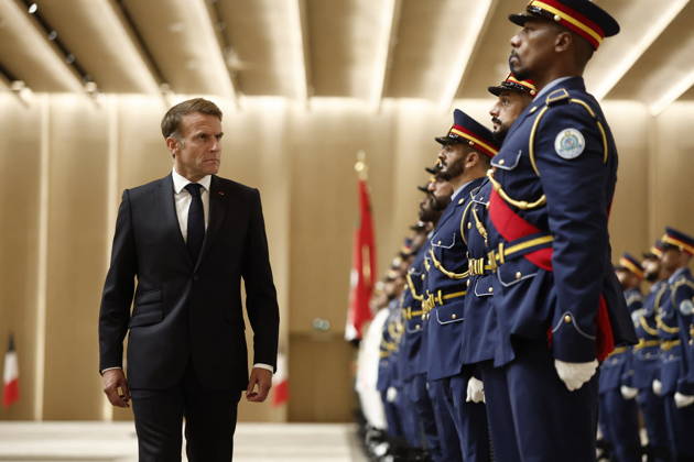 President Macron Visit To Middle East - Abu Dhabi French President Emmanuel Macron reviews troops upon his arrival at Zayed International Airport in Abu Dhabi, United Arab Emirates, October 19, 2026. Photo by Benoit Tessier Pool ABACAPRESS.COM Abu Dhabi United Arab Emirates Copyright: xTessierxBenoit Pool ABACAx