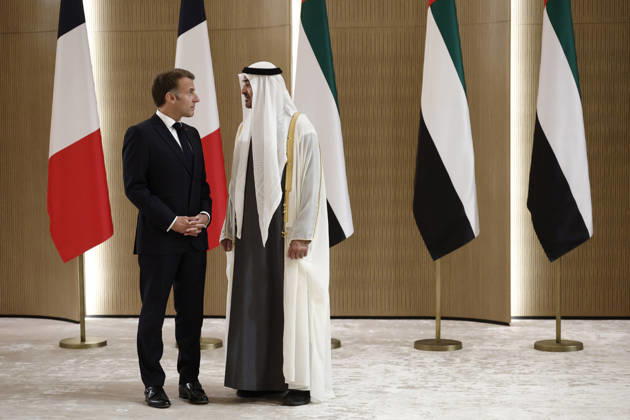 President Macron Visit To Middle East - Abu Dhabi Sheikh Mohamed bin Zayed Al Nahyan, President of the United Arab Emirates (UAE), welcomes French President Emmanuel Macron upon his arrival at Zayed International Airport in Abu Dhabi, United Arab Emirates, October 19, 2026. Photo by Benoit Tessier Pool ABACAPRESS.COM Abu Dhabi United Arab Emirates Copyright: xTessierxBenoit Pool ABACAx