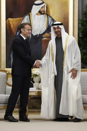 President Macron Visit To Middle East - Abu Dhabi French President Emmanuel Macron shakes hands with Sheikh Mohamed bin Zayed Al Nahyan, President of the United Arab Emirates (UAE), during a meeting at Qasr Al Watan presidential palace in Abu Dhabi, United Arab Emirates, October 19, 2026. Photo by Benoit Tessier Pool ABACAPRESS.COM Abu Dhabi United Arab Emirates Copyright: xTessierxBenoit Pool ABACAx