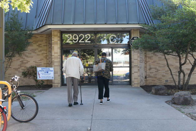 October 19, 2026, Dallas, Texas, USA: Early voting started in Dallas TX on Monday morning...Martin Luther King Branch Library Dallas USA  - ZUMAa183 20261019_znp_a183_003 Copyright: xAvixAdelmanx