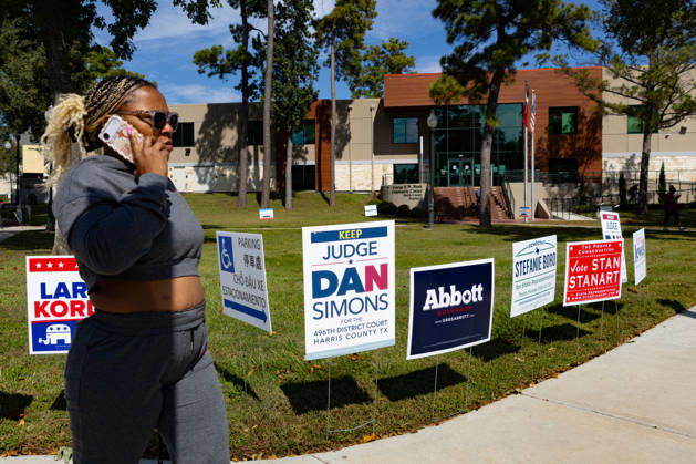 A woman walks past campaign advertising during the early voting period at the George Bush center in Houston, Texas, United States, 19 October 2026. Early voting begins in several key states in the United States !ACHTUNG: NUR REDAKTIONELLE NUTZUNG!  Copyright: xCarlosxRamírezx AME7593 20261019-55021730461_1