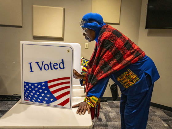 October 19, 2026, Little Rock, Arkansas, USA: A voter casts her ballot on the first day of early vote in Arkansas. Little Rock USA - ZUMAd155 20261019_znp_d155_009 Copyright: xSuexDorfmanx
