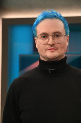 Lehrer Nicolas Schmelzer, verbeamteter Lehrer an einer Gesamtschule, als Herr Schmelzer auf TikTok bekannt , zu Gast in der ARD Talkshow Hart aber Fair mit dem Thema Lehrer, Polizisten, Verwaltung: Wozu brauchen wir noch Beamte?