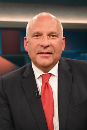 Politiker Roman Poseck, CDU, Hessischer Innenminister, zu Gast in der ARD Talkshow Hart aber Fair mit dem Thema Lehrer, Polizisten, Verwaltung: Wozu brauchen wir noch Beamte?