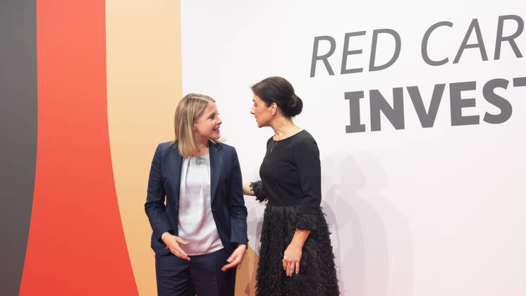 Bundesbauministerin Verena Hubertz (SPD) mit Katherina Reiche, Bundesministerin für Wirtschaft und Energie (CDU) - von links;Invest in Germany Summit 2026 - Red Carpet for Investments - Event Location Kraftwerk Berlin, Berlin Berlin Deutschland Kraftwerk Event Location