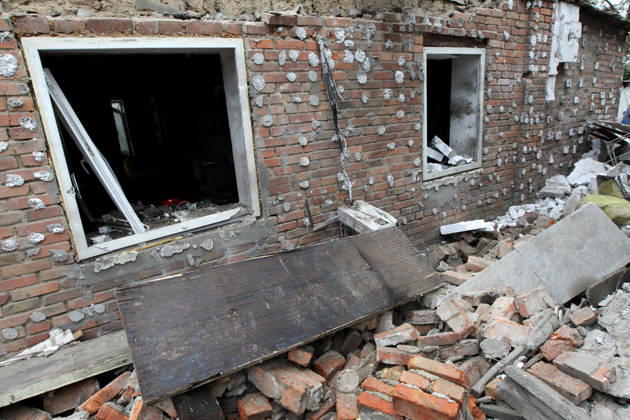 Russian troops hit Dnipro with guided bombs The premises of a house are reduced to rubble by a Russian bombardment in Dnipro, Ukraine, on October 19, 2026. On Monday morning, Russian forces launched guided aerial bombs at the eastern city, damaging private homes and infrastructure. An 84-year-old woman was hospitalised in moderate condition. Dnipro Ukraine Copyright: xMykolaxMiakshykovx originalFilename: ukrinform-russiant261019_npkyY