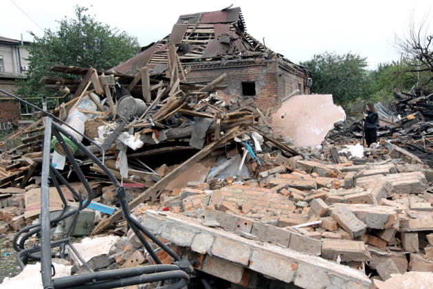 Russian troops hit Dnipro with guided bombs A woman stands among the rubble outside a house damaged by a Russian bombardment in Dnipro, Ukraine, on October 19, 2026. On Monday morning, Russian forces launched guided aerial bombs at the eastern city, damaging private homes and infrastructure. An 84-year-old woman was hospitalised in moderate condition. Dnipro Ukraine Copyright: xMykolaxMiakshykovx originalFilename: ukrinform-russiant261019_npnZg