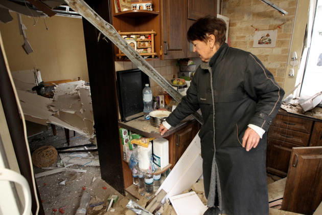 Russian troops hit Dnipro with guided bombs Valentyna Vasylivna shows her house, damaged by a Russian bombardment, in Dnipro, Ukraine, on October 19, 2026. On Monday morning, Russian forces launched guided aerial bombs at the eastern city, damaging private homes and infrastructure. An 84-year-old woman was hospitalised in moderate condition. Dnipro Ukraine Copyright: xMykolaxMiakshykovx originalFilename: ukrinform-russiant261019_npd3x
