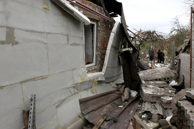Russian troops hit Dnipro with guided bombs The premises of a house are reduced to rubble by a Russian bombardment in Dnipro, Ukraine, on October 19, 2026. On Monday morning, Russian forces launched guided aerial bombs at the eastern city, damaging private homes and infrastructure. An 84-year-old woman was hospitalised in moderate condition. Dnipro Ukraine Copyright: xMykolaxMiakshykovx originalFilename: ukrinform-russiant261019_npF4q