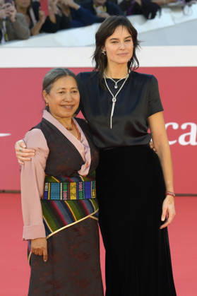 Kunzom Thakuri und Kasia Smutniak bei der Premiere des Dokumentarfilms Mustang auf dem 21. Internationalen Filmfestival von Rom Festa del Cinema di Roma 2026 im Auditorium Parco della Musica. Rom, 19.10.2026