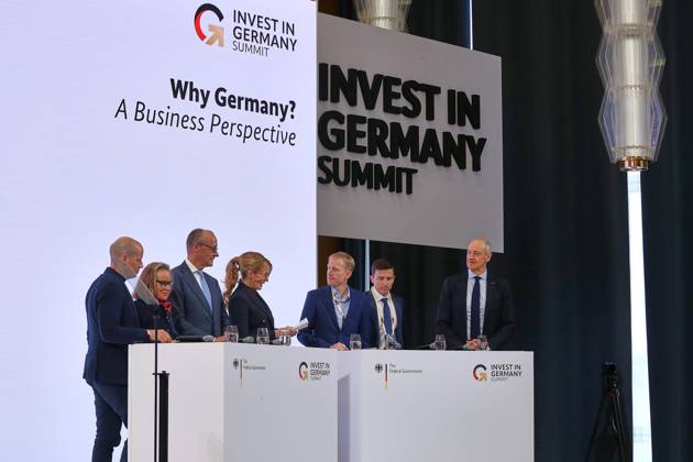 Berlin, Deutschland, 20.10.2026: ESMT: Invest in Germany Summit: Diskussion unter anderem mit: Gundbert Scherf (Helsing) Belén Garijo (Sanofi), Bundeskanzler Friedrich Merz (CDU), Will Marshall (Planet Labs), Roland Busch (Siemens) Copyright: xdtsxNachrichtenagenturx dts_140010