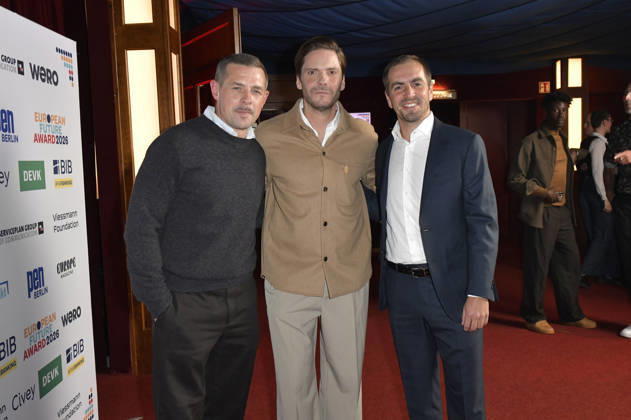 Klaas Heufer-Umlauf, Daniel Brühl und Philipp Lahm bei der Verleihung des European Future Award 2026 im Tipi am Kanzleramt. Berlin, 19.10.2026